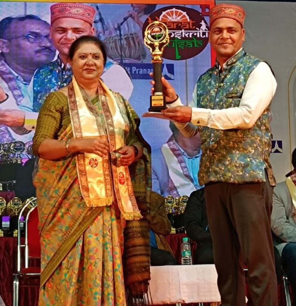 कलकत्ता : राष्ट्रीय भारत संस्कृति उत्सव में कोरबा के संदीप शर्मा को मिला प्रथम स्थान,भजन प्रस्तुति को मिली सराहना