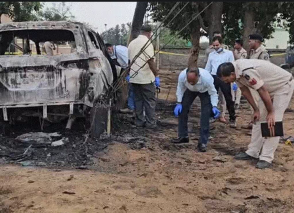 छत्तीसगढ़ में दिल दहला देने वाला कांड : रेत के “खेल” में भाजपा नेता को फॉर्च्यूनर में जिंदा जला दिया, दो साथियों की भी मौत