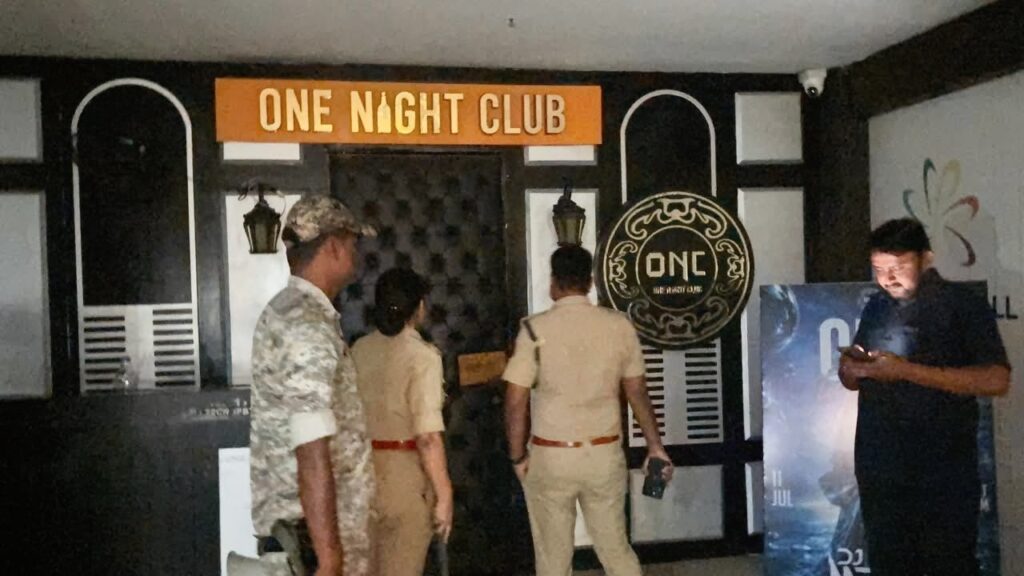 देखें वीडीओ…कोरबा : पुलिस का “डंडा” चला देर रात तक खुले ONC और सेंट्रल प्वाइंट बार पर,मैनेजर घिरे