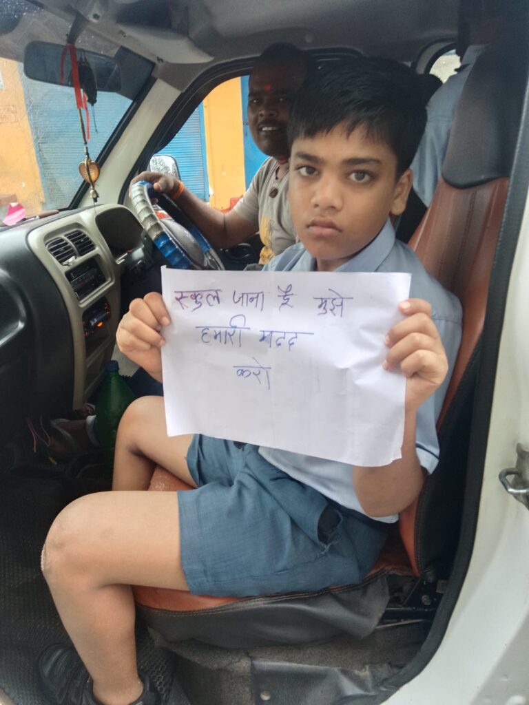 देखें वीडीओ…कोरबा..सड़क जाम : हाथ में तख्ती लिए बच्चों की दर्दभरी पुकार: “हमे स्कूल जाना है, रास्ता खाली कराओ!”