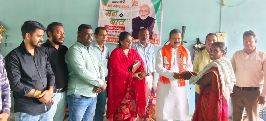 देखें वीडीओ…कोरबा : कारगिल विजय दिवस पर पोड़ीबाहर में गूंजी ‘मन की बात’: अमर शहीदों को नमन कर भाजपाइयों ने स्वच्छता दूतों का किया सम्मान