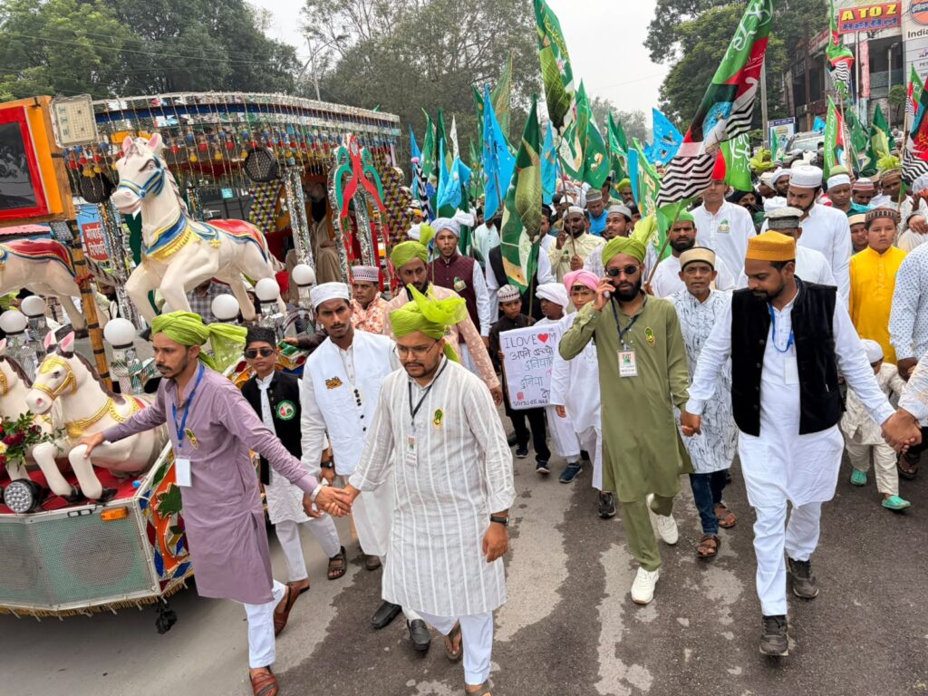 देखिए वीडीओ…कोरबा : ईद-ए-मिलादुन्नबी पर निकला भव्य जुलूस,परचम कुशाई की गई
