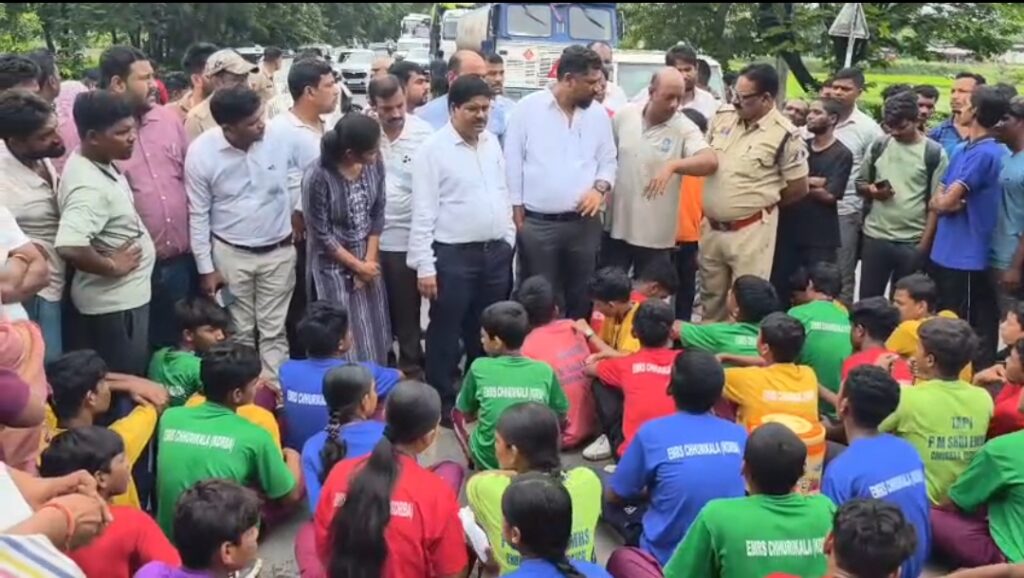 देखें वीडीओ… कोरबा ब्रेक :”जेन अल्फ़ा” का गुस्सा भड़का,छात्र उतरे सड़क पर,कोरबा कटघोरा से भागते आए अधिकारी
