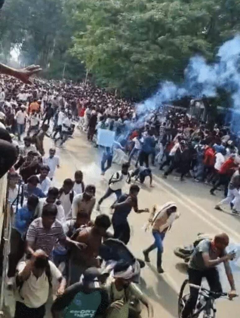 JPSC-JSSC धांधली : लाठी चार्ज, वाटर कैनन व आंसू गैस के गोले दागे,छात्र विधानसभा के पास धरने पर बैठे,पूर्व चेयरमैन गिरफ्तार