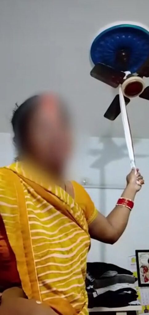 कोरबा : दीवार पर लिखा आखिरी सच: “मेरी मौत की जिम्मेदार बहू…” — फंदे पर झूलने से पहले महिला ने बहनों को भेजा रोता हुआ वीडियो