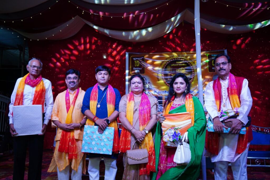 कोरबा : सप्तदेव मंदिर परिसर में भक्ति और साहित्य का अनूठा संगम: भव्य अखिल भारतीय कवि सम्मेलन संपन्न
