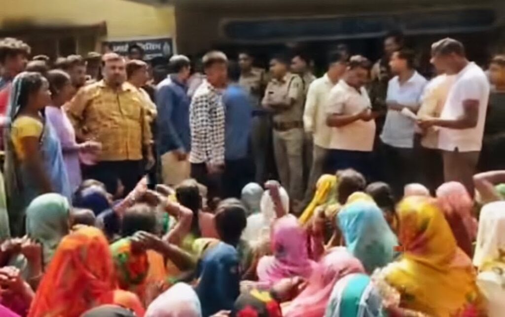 देखें वीडियो…कोरबा : बच्ची का अपहरण कर दुष्कर्म,फिर कर दी हत्या, आरोपी गिरफ्तार,लोगों का फूटा गुस्सा